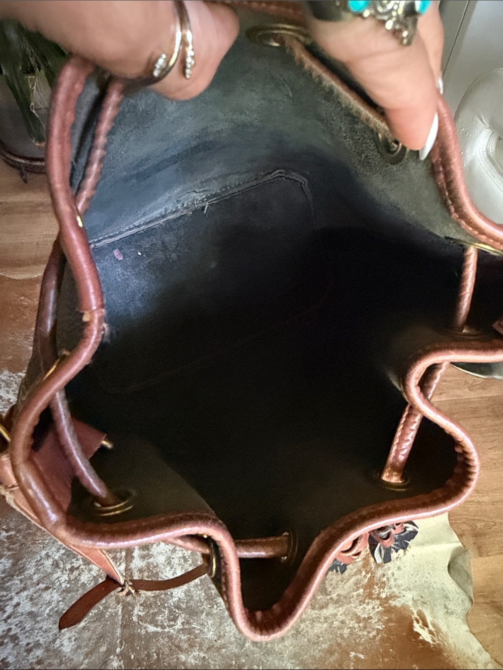 Dooney & Bourke Leather Bucket crossbody - Picture 7 of 15